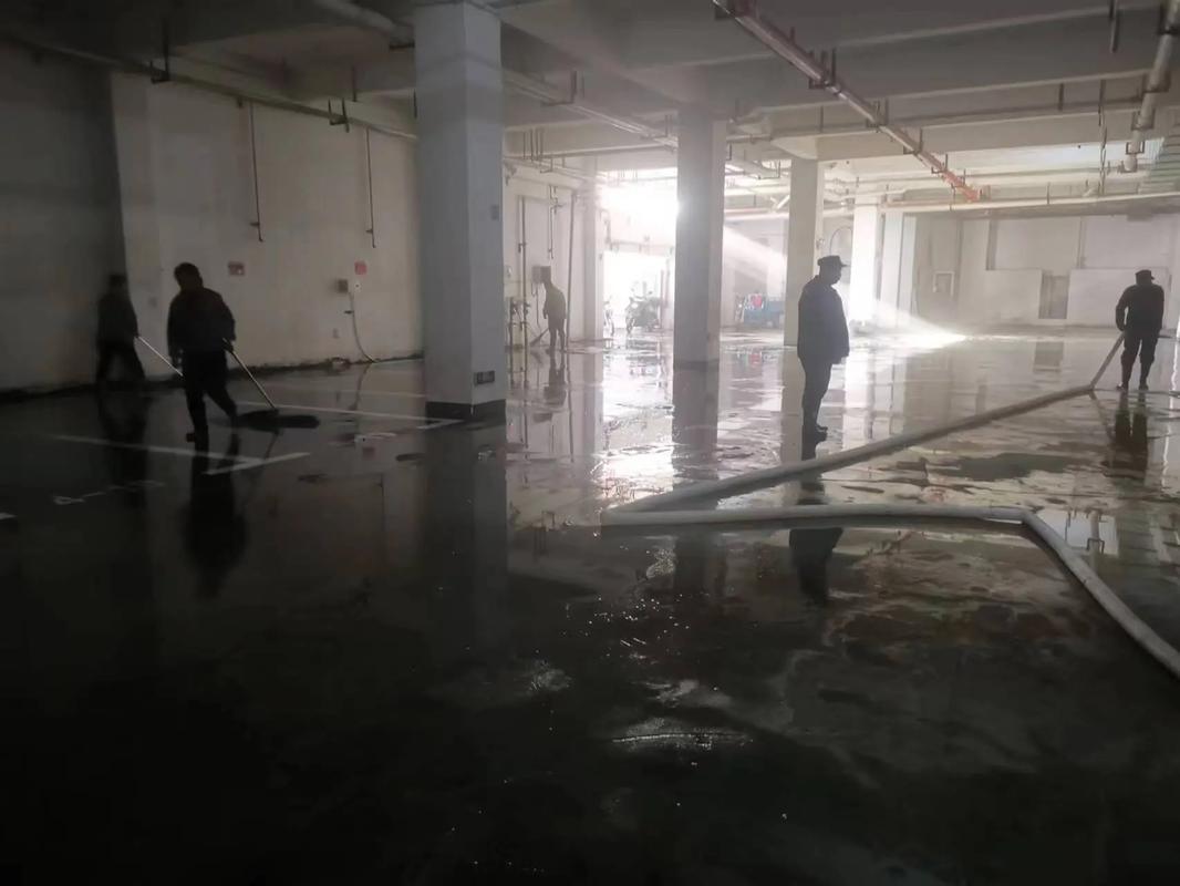 依云红郡物业服务地下车库清洗